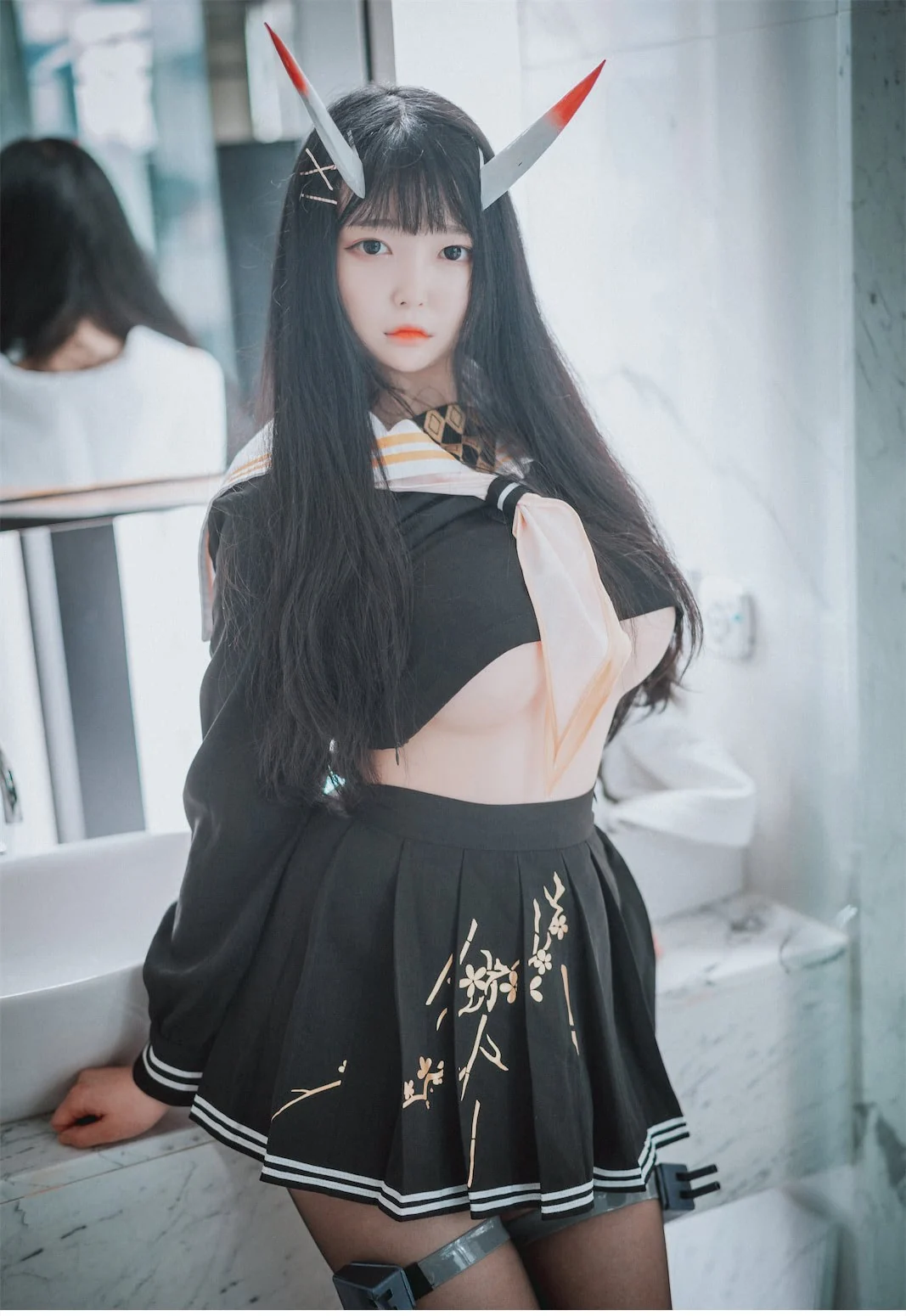 Aram아람碧蓝航线能代73p Aram碧蓝航线能代73p黑丝水手服鬼角头饰清冷室内场景cos写真